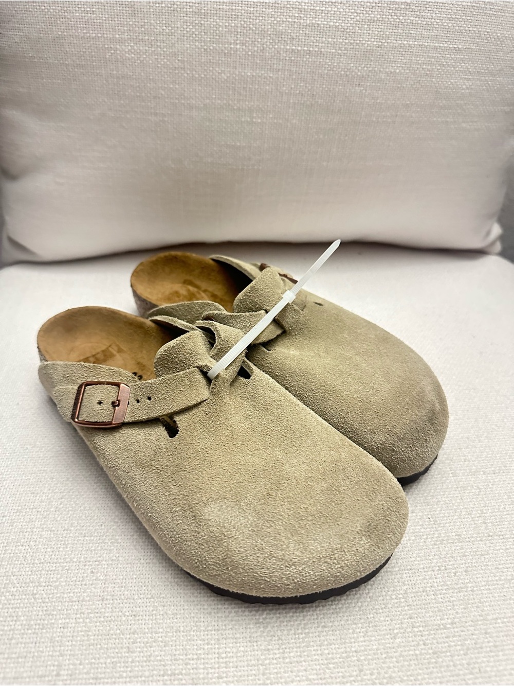 Birkenstock Kids Suede Clog in Light Beige 33